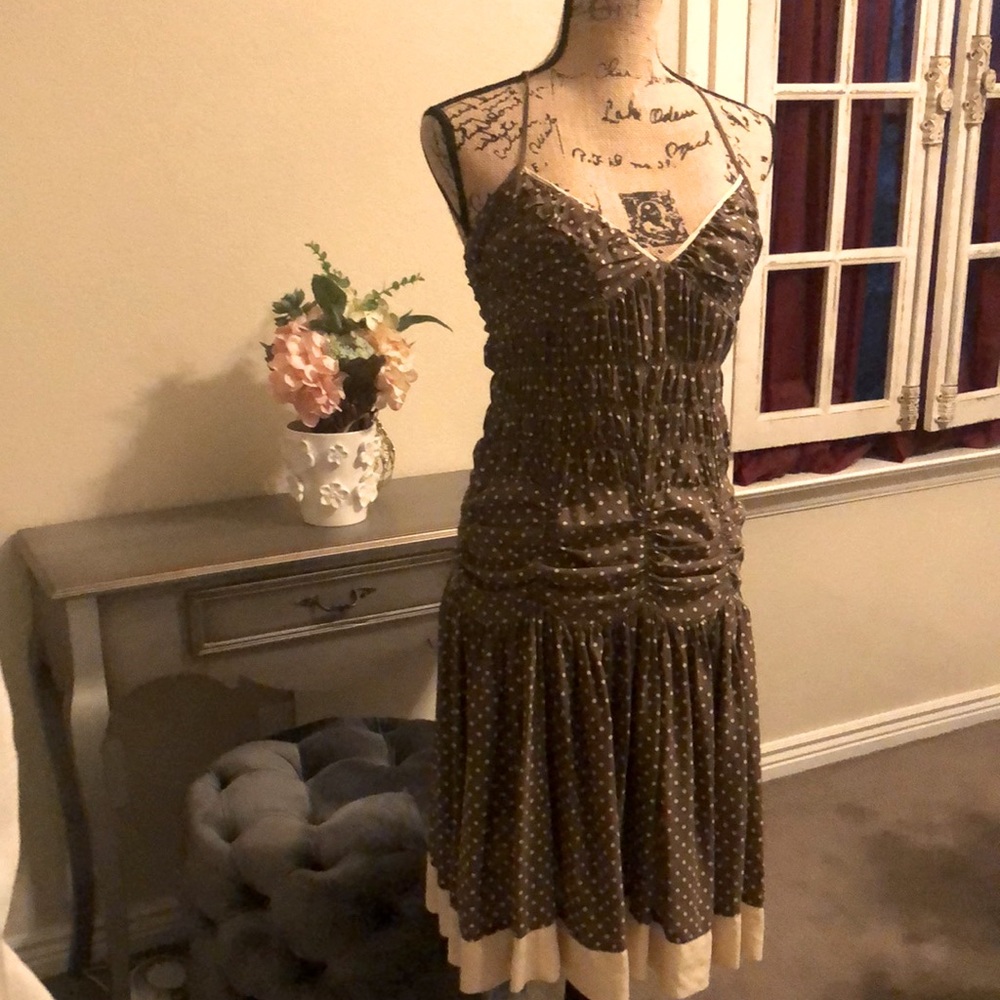 Size 6 DKNY fun summer pocket-dotted dress